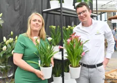 Adri Duyvestijn holding the potted freesia Milano, together with Daan Vermeer, presenting the Calla Royal Candy Shop, at Van den Bos Flowerbulbs.